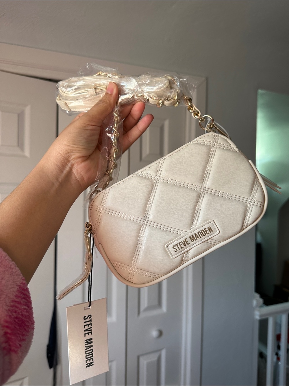 Steve Madden Ivory Quilted Crossbody with Gold Chain - Picture 2 of 12